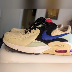 Nike AirMax Excee Women's Size 9 Sneaker